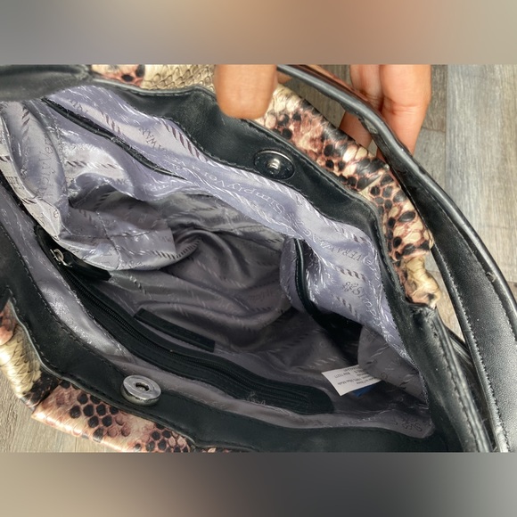 Vera Wang Simply Vera Snake Faux Skin Bag - Picture 11 of 13